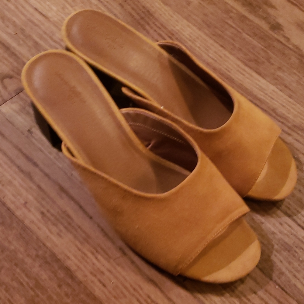 Shoes.. new. Size 9w